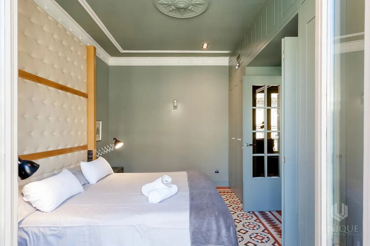 Unique Rentals - Luxurious Oasis Barcelona