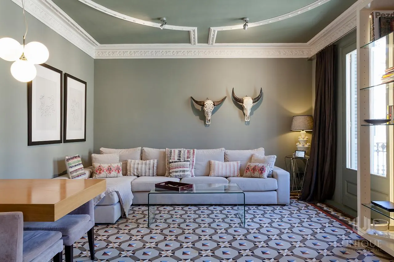 Unique Rentals - Luxurious Oasis Barcelona Spain