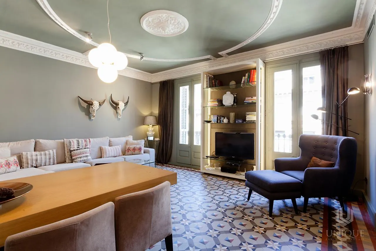 Apartment Unique Rentals - Luxurious Oasis Barcelona